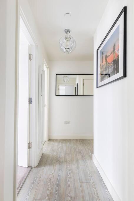 Stylish & Comfortable Top-Floor Flat In Harrow London Exterior foto
