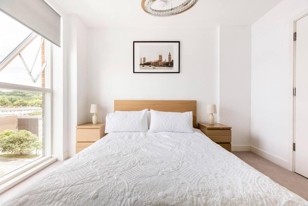 Stylish & Comfortable Top-Floor Flat In Harrow London Exterior foto