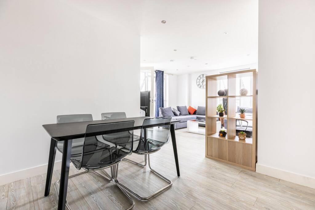 Stylish & Comfortable Top-Floor Flat In Harrow London Exterior foto