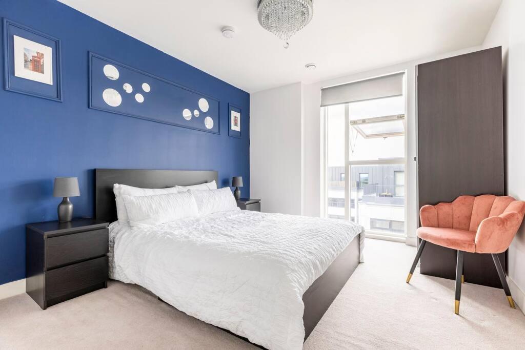 Stylish & Comfortable Top-Floor Flat In Harrow London Exterior foto